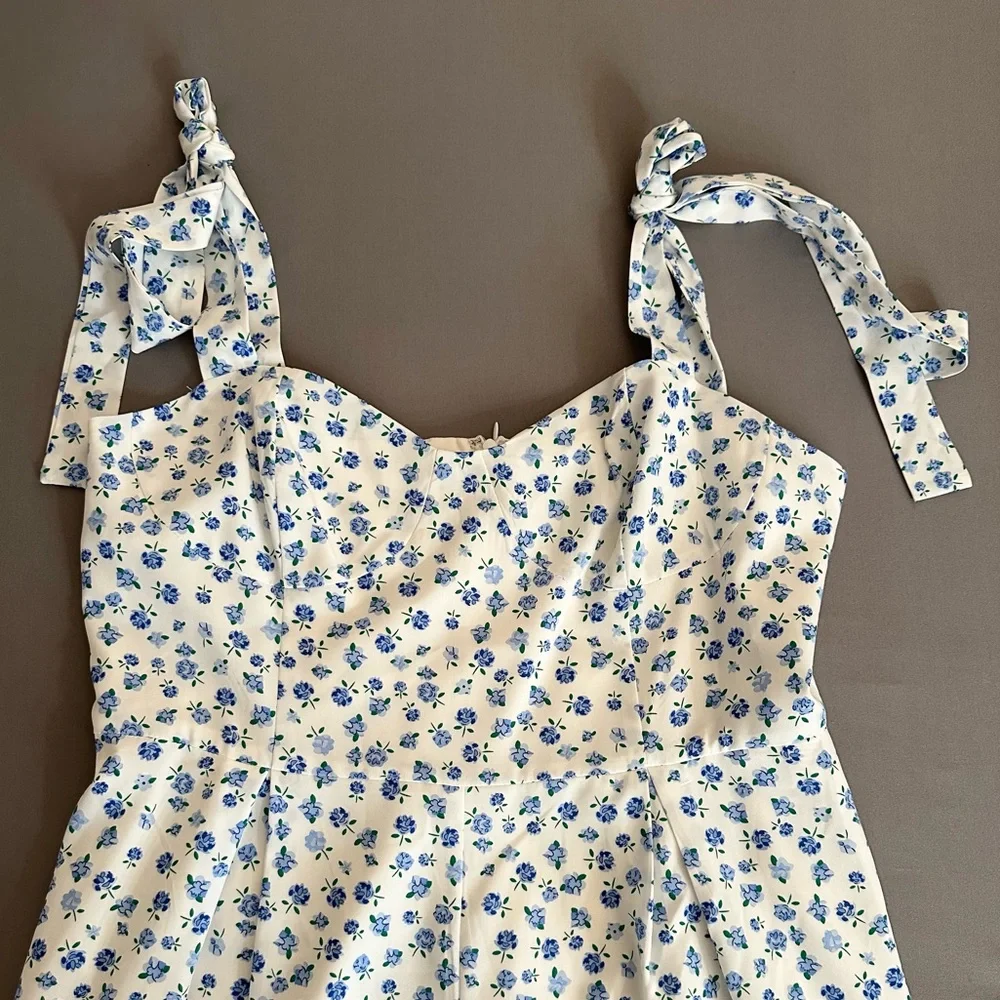 EUC ASOS Glamorous white and blue floral jumpsuit